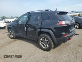 2019 Jeep Cherokee Trailhawk z VIN 1C4PJMBXXKD471338, wystawiony jako Copart lot #59880765 z przebiegiem 59 546 mil mil oraz Szkoda całkowita • Salvage title. Historia ofert i sprzedaży dostępna na DreamBid. Obrazek 2.
