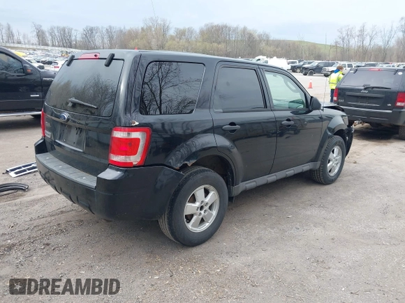 2009 Ford Escape XLS z VIN 1FMCU02759KA61417, wystawiony jako IAAI lot #42102452 z przebiegiem 207 262 mil mil oraz . Historia ofert i sprzedaży dostępna na DreamBid. Obrazek 4.