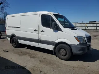 2016 Mercedes-Benz Sprinter Cargo with VIN WD3PE7DD2GP322396, listed as a Copart auction lot 49437965 with 189,127 mi miles and Salvage Title. Bid and sale history available at carsss.com. Image 4.