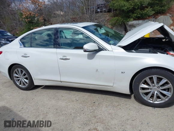 2015 Infiniti Q50 Premium z VIN JN1BV7ARXFM399617, wystawiony jako IAAI lot #41884672 z przebiegiem 116 320 mil mil oraz . Historia ofert i sprzedaży dostępna na DreamBid. Obrazek 13.