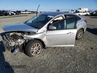 2018 Ford Focus SE with VIN 1FADP3F23JL226448, listed as a Copart auction lot 43877055 with 77,253 mi miles and Salvage Title. Bid and sale history available at carsss.com. Image 1.