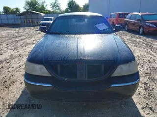 2011 Lincoln Town Car Executive L z VIN 2LNBL8EV7BX754824, wystawiony jako IAAI lot #42142808 z przebiegiem 494 049 mil mil oraz . Historia ofert i sprzedaży dostępna na DreamBid. Obrazek 6.