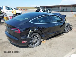 2018 Tesla Model 3 Long Range Battery z VIN 5YJ3E1EA2JF095525, wystawiony jako IAAI lot #42148713 z przebiegiem Nie podano mil oraz . Historia ofert i sprzedaży dostępna na DreamBid. Obrazek 4.