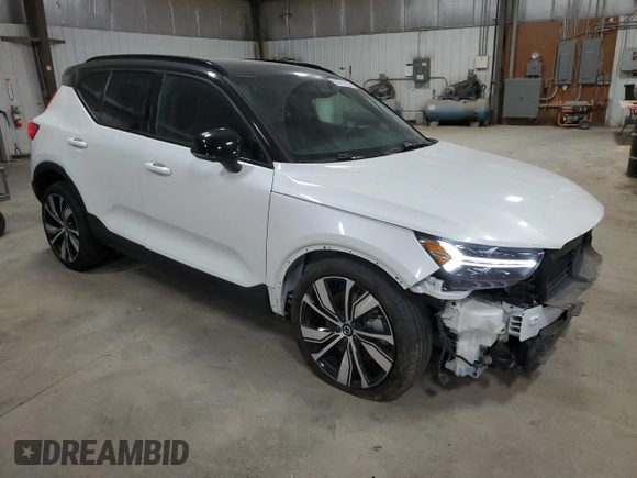 2021 Volvo XC40 with VIN YV4ED3UR3M2533813, listed as a Copart auction lot 52791125 with 32,111 mi miles and Salvage title. Bid and sale history available at DreamBid. Image 4.