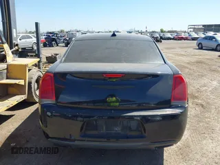 2016 Chrysler 300 C z VIN 2C3CCAEG7GH182032, wystawiony jako IAAI lot #42328679 z przebiegiem 135 422 mil mil oraz . Historia ofert i sprzedaży dostępna na DreamBid. Obrazek 16.