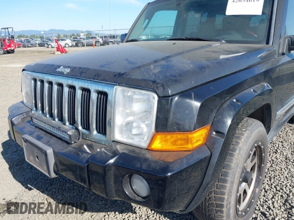 2008 Jeep Commander Overland with VIN 1J8HG682X8C140924, listed as a IAAI auction lot 42034619 with 237,939 mi miles. Bid and sale history available at carsss.com. Image 6.