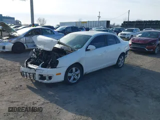 2008 Volkswagen Jetta SE with VIN 3VWRM71K38M023413, listed as a IAAI auction lot 41598150 with 155,922 mi miles and . Bid and sale history available at DreamBid. Image 2.