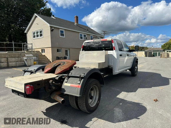 2019 Ram 5500 Tradesman z VIN 3C7WRNFL3KG591571, wystawiony jako Copart lot #74777324 z przebiegiem 157 912 mil mil oraz Czysty tytuł • Clean title. Historia ofert i sprzedaży dostępna na DreamBid. Obrazek 3.