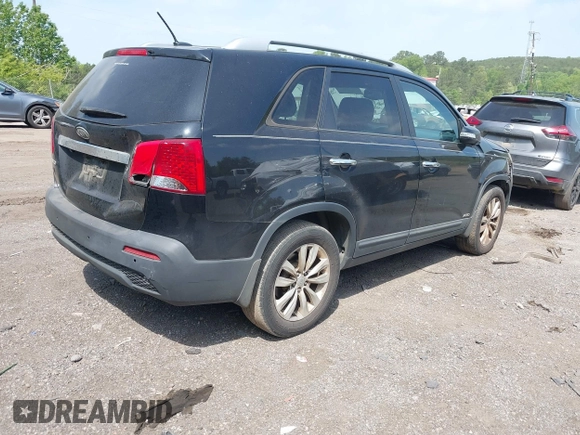 2011 Kia Sorento LX with VIN 5XYKTDA28BG157022, listed as a IAAI auction lot 42061926 with 211,826 mi miles. Bid and sale history available at carsss.com. Image 4.