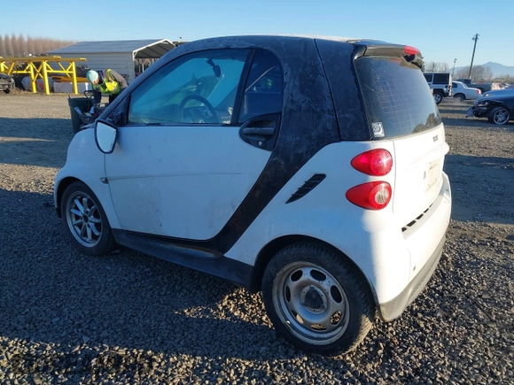 2013 Smart fortwo Pure z VIN WMEEJ3BA5DK703700, wystawiony jako IAAI lot #41431239 z przebiegiem 84 733 mil mil oraz . Historia ofert i sprzedaży dostępna na DreamBid. Obrazek 3.