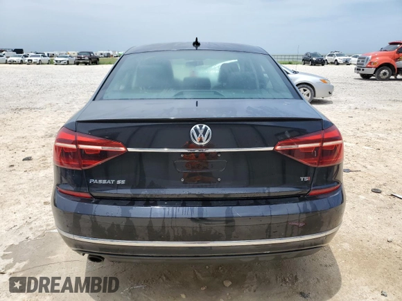 2018 Volkswagen Passat SE z VIN 1VWBA7A35JC038246, wystawiony jako Copart lot #56144005 z przebiegiem 67 561 mil mil oraz Czysty tytuł • Clean title. Historia ofert i sprzedaży dostępna na DreamBid. Obrazek 6.