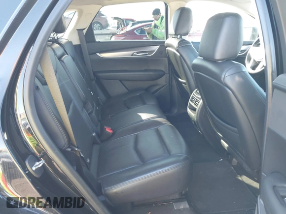 2019 Cadillac XT5 Premium Luxury AWD z VIN 1GYKNFRS1KZ250468, wystawiony jako IAAI lot #41764152 z przebiegiem 107 918 mil mil oraz . Historia ofert i sprzedaży dostępna na DreamBid. Obrazek 8.