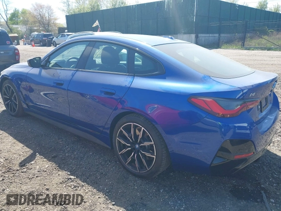 2024 BMW i4 M50 z VIN WBY33AW09RFS60679, wystawiony jako IAAI lot #41983706 z przebiegiem 2665 mil mil oraz . Historia ofert i sprzedaży dostępna na DreamBid. Obrazek 3.