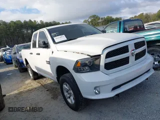 2018 Ram 1500 Tradesman z VIN 1C6RR6FG3JS325422, wystawiony jako IAAI lot #41674052 z przebiegiem 136 502 mil mil oraz . Historia ofert i sprzedaży dostępna na DreamBid. Obrazek 1.
