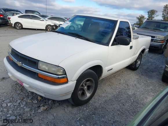 2000 Chevrolet S-10 LS with VIN 1GCCS1459YK284084, listed as a IAAI auction lot 41264083 with 218,911 mi miles. Bid and sale history available at carsss.com. Image 2.