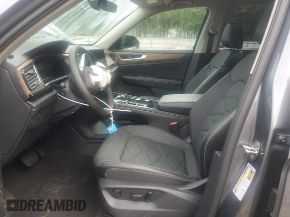 2024 Volkswagen Atlas SE with VIN 1V2KR2CA6RC559352, listed as a Copart auction lot 62817135 with 20,140 mi miles and Salvage title. Bid and sale history available at DreamBid. Image 7.