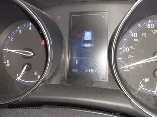 2018 Toyota C-HR XLE z VIN NMTKHMBX0JR015680, wystawiony jako IAAI lot #41987642 z przebiegiem 80 367 mil mil oraz . Historia ofert i sprzedaży dostępna na DreamBid. Obrazek 7.