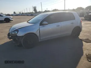 2013 Volkswagen Golf w/Conv & Sunroof z VIN WVWDB7AJ0DW121691, wystawiony jako Copart lot #41679595 z przebiegiem 144 778 mil mil oraz Szkoda całkowita • Salvage title. Historia ofert i sprzedaży dostępna na DreamBid. Obrazek 1.
