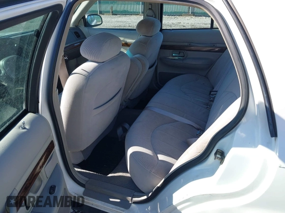 1999 Mercury Grand Marquis GS z VIN 2MEFM74W0XX686623, wystawiony jako IAAI lot #41828993 z przebiegiem 245 171 mil mil oraz . Historia ofert i sprzedaży dostępna na DreamBid. Obrazek 8.