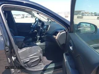 2018 Jeep Cherokee Limited с VIN 1C4PJLDB2JD531364, выставлен на аукционе IAAI как лот 42020062 с пробегом 123 777 миль миль и . История ставок и продаж доступна на DreamBid. Изображение 5.