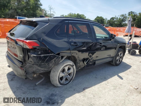 2022 Toyota RAV4 XLE with VIN 2T3W1RFV1NC174758, listed as a Copart auction lot 58006435 with 31,370 mi miles and Salvage title. Bid and sale history available at DreamBid. Image 3.