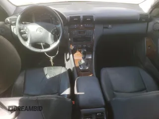 2001 Mercedes-Benz C 230/260/280/320 z VIN WDBRF61J61F037776, wystawiony jako Copart lot #43288745 z przebiegiem 224 041 mil mil oraz Szkoda całkowita • Salvage title. Historia ofert i sprzedaży dostępna na DreamBid. Obrazek 8.