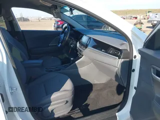 2020 Kia Niro LX with VIN KNDCB3LC8L5439162, listed as a IAAI auction lot 41397008 with 93,082 mi miles. Bid and sale history available at carsss.com. Image 5.