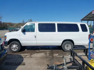 2013 Ford Econoline Passenger XL z VIN 1FBSS3BL5DDA58538, wystawiony jako IAAI lot #41918651 z przebiegiem 141 471 mil mil oraz . Historia ofert i sprzedaży dostępna na DreamBid. Obrazek 14.