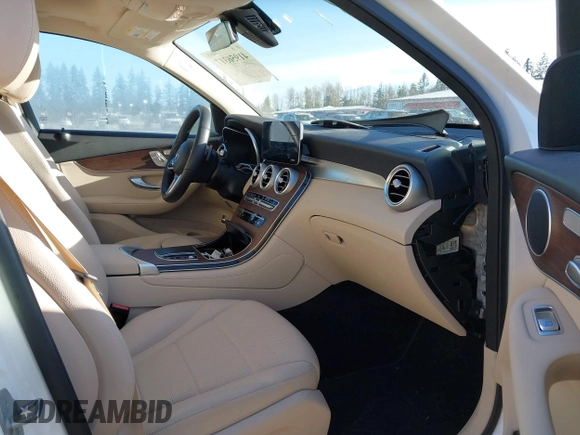 2021 Mercedes-Benz GLC 300 z VIN W1N0G8EB2MV272040, wystawiony jako IAAI lot #41956317 z przebiegiem 42 855 mil mil oraz . Historia ofert i sprzedaży dostępna na DreamBid. Obrazek 5.