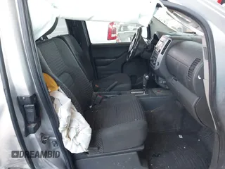 2015 Nissan Frontier SV z VIN 1N6AD0CW8FN737531, wystawiony jako IAAI lot #40278710 z przebiegiem 136 517 mil mil oraz . Historia ofert i sprzedaży dostępna na DreamBid. Obrazek 5.