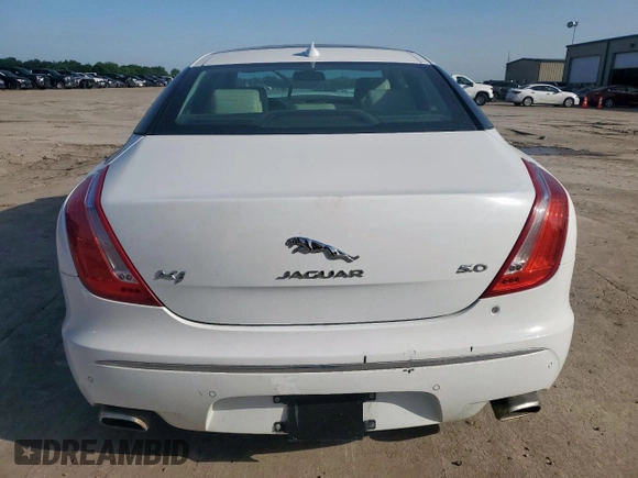 2014 Jaguar XJ Supercharged z VIN SAJWA1GT4EMV60053, wystawiony jako Copart lot #57643005 z przebiegiem 48 139 mil mil oraz Szkoda całkowita • Salvage title. Historia ofert i sprzedaży dostępna na DreamBid. Obrazek 6.
