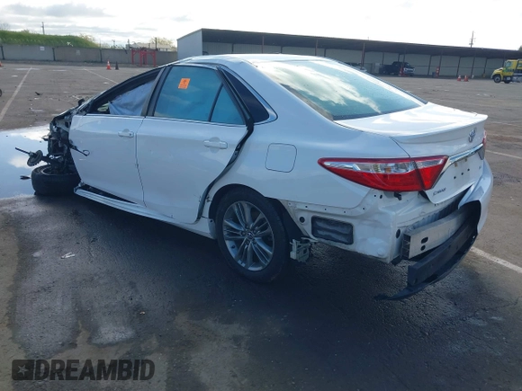 2015 Toyota Camry XLE z VIN 4T1BF1FK7FU110031, wystawiony jako IAAI lot #41906811 z przebiegiem Nie podano mil oraz . Historia ofert i sprzedaży dostępna na DreamBid. Obrazek 3.