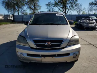 2005 Kia Sorento LX z VIN KNDJC733155486466, wystawiony jako Copart lot #50409525 z przebiegiem 193 665 mil mil oraz Szkoda całkowita • Salvage title. Historia ofert i sprzedaży dostępna na DreamBid. Obrazek 5.