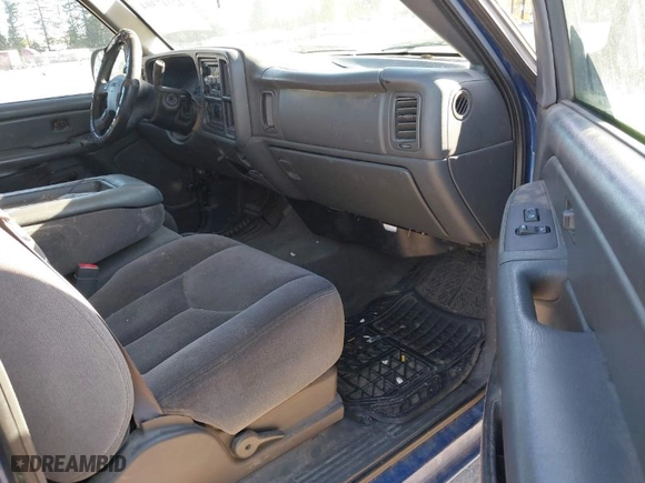 2004 GMC Sierra 1500 Crew Cab SLE with VIN 2GTEK13TX41394077, listed as a IAAI auction lot 42047304 with 227,296 mi miles. Bid and sale history available at carsss.com. Image 5.