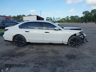 2024 BMW 7 Series 740i с VIN WBA23EH00RCP27147, выставлен на аукционе IAAI как лот 41932339 с пробегом 16 740 миль миль и . История ставок и продаж доступна на DreamBid. Изображение 13.
