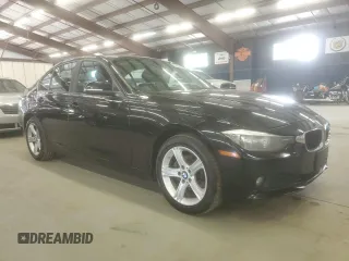 2015 BMW 3 Series 320i xDrive с VIN WBA3C3C5XFP663957, выставлен на аукционе Copart как лот 61355585 с пробегом 268 383 миль миль и Чистый • Clean title. История ставок и продаж доступна на DreamBid. Изображение 4.
