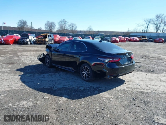 2022 Toyota Camry SE with VIN 4T1G11AK4NU690607, listed as a IAAI auction lot 41837156 with 10,924 mi miles. Bid and sale history available at carsss.com. Image 3.