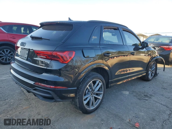 2024 Audi Q3 S line Premium Plus z VIN WA1EECF30R1112003, wystawiony jako Copart lot #46342255 z przebiegiem 5444 mil mil oraz Szkody całkowita. Historia ofert i sprzedaży dostępna na DreamBid. Obrazek 3.