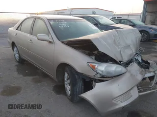 2005 Toyota Camry STD z VIN 4T1BE32K55U019844, wystawiony jako IAAI lot #41766436 z przebiegiem 203 251 mil mil oraz . Historia ofert i sprzedaży dostępna na DreamBid. Obrazek 1.