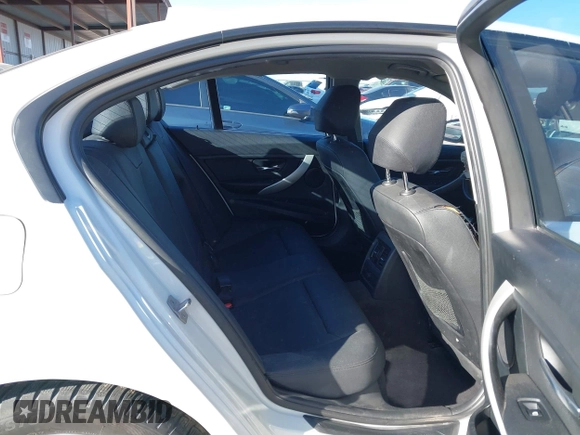 2013 BMW 3 Series 328i xDrive z VIN WBA3B3C57DF536069, wystawiony jako IAAI lot #41506171 z przebiegiem Nie podano mil oraz . Historia ofert i sprzedaży dostępna na DreamBid. Obrazek 8.