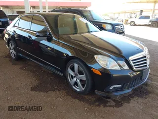 2011 Mercedes-Benz E 350 Luxury z VIN WDDHF8HB0BA473339, wystawiony jako IAAI lot #42092533 z przebiegiem 181 235 mil mil oraz . Historia ofert i sprzedaży dostępna na DreamBid. Obrazek 1.