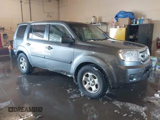 2011 Honda Pilot LX with VIN 5FNYF4H25BB103756, listed as a IAAI auction lot 41554121 with 182,502 mi miles. Bid and sale history available at carsss.com. Image 1.