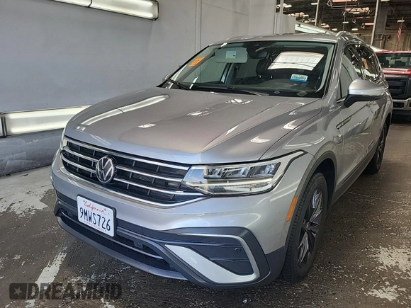 2024 Volkswagen Tiguan SE with VIN 3VV3B7AX5RM107374, listed as a IAAI auction lot 42845196 with 24,195 mi miles and . Bid and sale history available at DreamBid. Image 18.