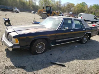 1988 Mercury Grand Marquis GS z VIN 2MEBM74F3JX707373, wystawiony jako Copart lot #53880905 z przebiegiem 5540 mil mil oraz Tytuł czysty. Historia ofert i sprzedaży dostępna na DreamBid. Obrazek 1.