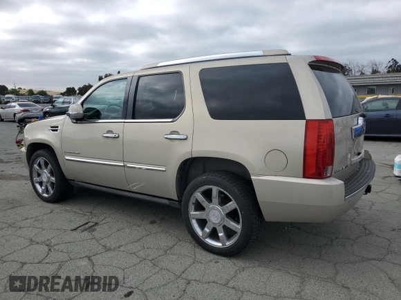 2008 Cadillac Escalade z VIN 1GYFK63878R205065, wystawiony jako Copart lot #56171965 z przebiegiem Nie podano mil oraz Szkoda całkowita • Salvage title. Historia ofert i sprzedaży dostępna na DreamBid. Obrazek 2.
