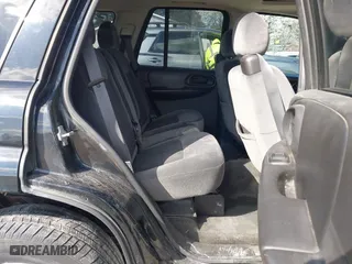 2008 Chevrolet TrailBlazer Fleet w/2FL with VIN 1GNDT13S282204723, listed as a IAAI auction lot 41986422 with 171,433 mi miles. Bid and sale history available at carsss.com. Image 8.