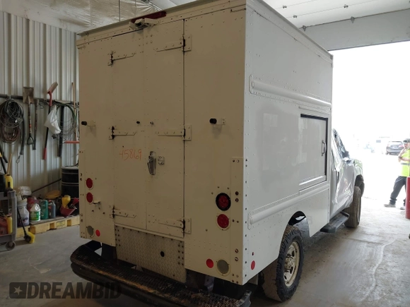 2016 Ford F-250 XL with VIN 1FDBF2B6XGED17622, listed as a IAAI auction lot 42245869 with 240,022 mi miles and . Bid and sale history available at DreamBid. Image 4.