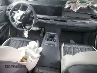 2024 Kia EV9 GT-Line z VIN KNDAEFS59R6040556, wystawiony jako Copart lot #43014075 z przebiegiem Nie podano mil oraz Nie do naprawy • Non repairable. Historia ofert i sprzedaży dostępna na DreamBid. Obrazek 8.