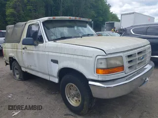 1994 Ford Bronco XL z VIN 1FMEU15N4RLB32917, wystawiony jako IAAI lot #42406516 z przebiegiem 138 716 mil mil oraz . Historia ofert i sprzedaży dostępna na DreamBid. Obrazek 1.