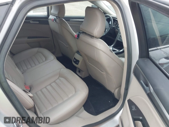 2017 Ford Fusion SE z VIN 3FA6P0HD5HR166433, wystawiony jako IAAI lot #42394998 z przebiegiem 121 333 mil mil oraz . Historia ofert i sprzedaży dostępna na DreamBid. Obrazek 8.